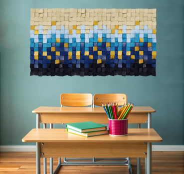 Preview: Das Designboard hängt in einem Klassenzimmer an der Wand