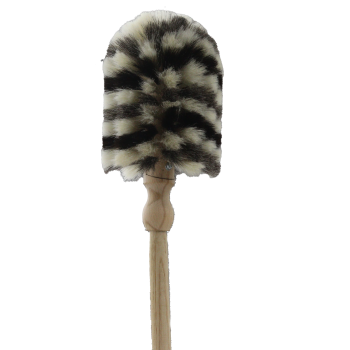 Ein Spinnenfeger mit Zebra Besatz in frontaler Ansicht