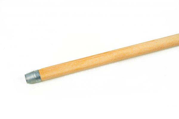 Der Holzbesenstiel in einer Halblängenansicht